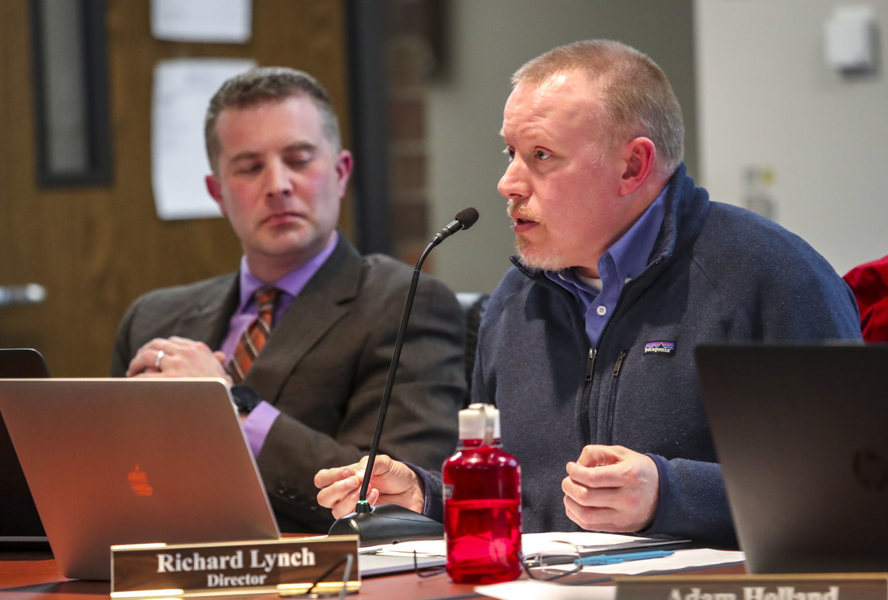 030518-BETTENDORF-SCHOOL-BOARD-002.jpg